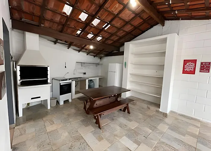 Casa 150m da Praia das Toninhas Com Churrasqueira